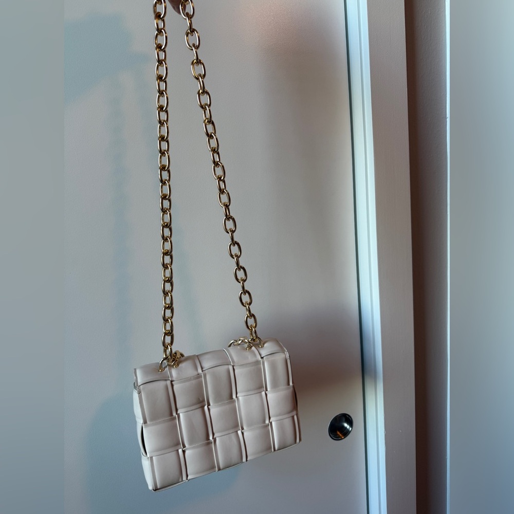 Elegant Cream Quilted Chain Bag